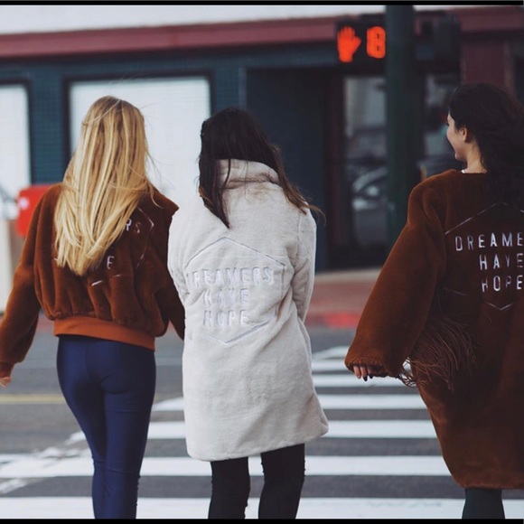 Honorable Citizens brown bomber faux fur coat - Picture 4 of 8